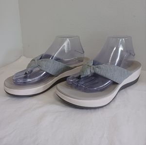 Clark's Cloudsteppers Arla Kaylie thong sandals gray size 8